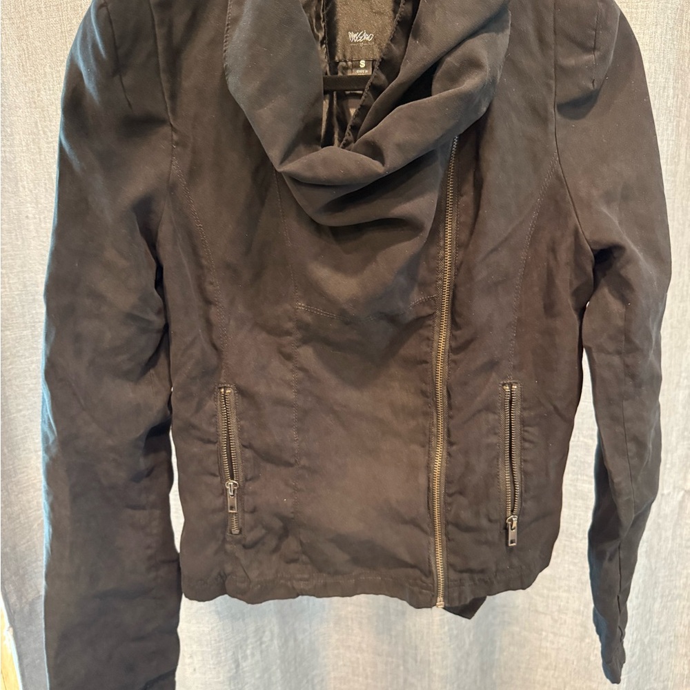 Willow Black jacket  with Zipper Details